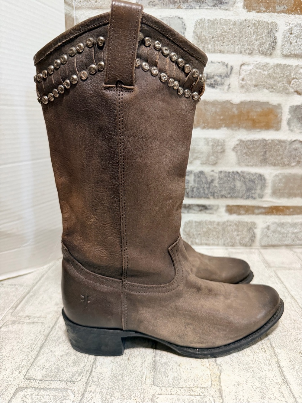 FRYE Women's Diana Cut Stud Tall Western Boots sz 7.5